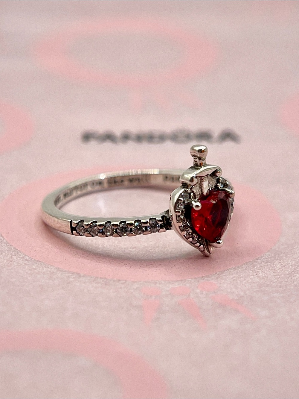 Pandora Disney Evil Queen Dagger Heart Ring S925 Silver Size 7 / 54 - Picture 3 of 12